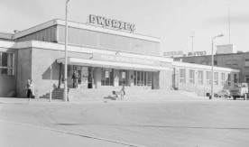 Dworzec kolejowy w Chełmie, 1983 (2). Fot. J. Szeliga. Numer...